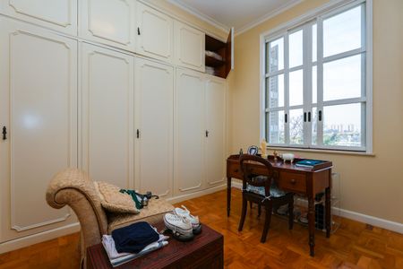 Casa à venda com 1050m², 4 quartos e 6 vagas Casa à venda com 1050m², 4 quartos e 6 vagasCloset da suíte 2
