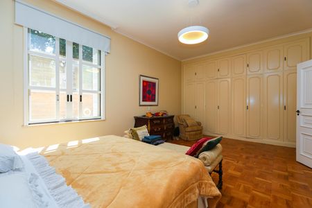 Casa à venda com 1050m², 4 quartos e 6 vagas Casa à venda com 1050m², 4 quartos e 6 vagasSuíte Americana