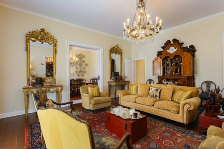 Casa à venda com 1050m², 4 quartos e 6 vagas Casa à venda com 1050m², 4 quartos e 6 vagasSala 2