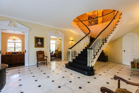 Casa à venda com 1050m², 4 quartos e 6 vagas Casa à venda com 1050m², 4 quartos e 6 vagasSala