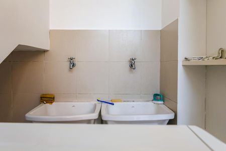 Casa à venda com 1050m², 4 quartos e 6 vagas Casa à venda com 1050m², 4 quartos e 6 vagasÁrea de Serviço