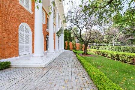 Casa à venda com 1050m², 4 quartos e 6 vagas Casa à venda com 1050m², 4 quartos e 6 vagasÁrea externa