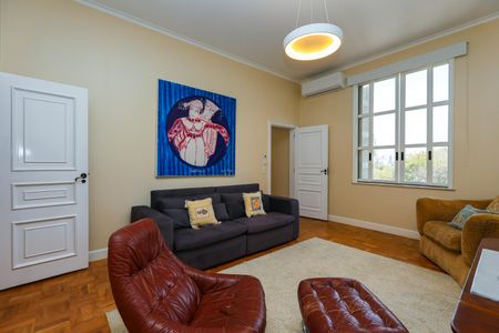 Casa à venda com 1050m², 4 quartos e 6 vagas Casa à venda com 1050m², 4 quartos e 6 vagasSuíte Americana 2