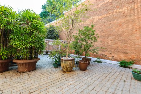 Casa à venda com 1050m², 4 quartos e 6 vagas Casa à venda com 1050m², 4 quartos e 6 vagasÁrea de Serviço