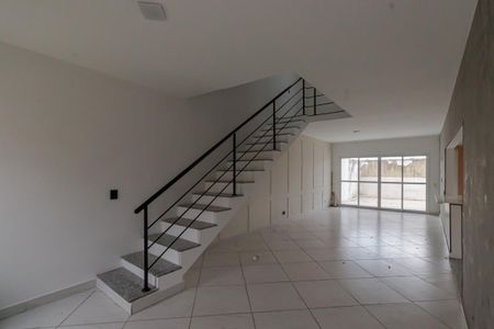 Sala de casa de condomínio para alugar com 4 quartos, 270m² em Planalto Paulista, São Paulo