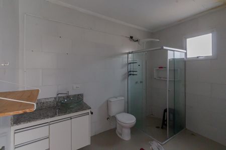 Casa de condomínio para alugar com 270m², 4 quartos e 3 vagasBanheiro da Suíte 1