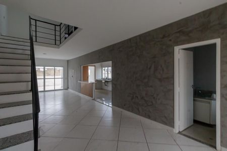 Casa de condomínio para alugar com 270m², 4 quartos e 3 vagasSala