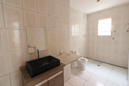 Banheiro de casa para alugar com 2 quartos, 80m² em Quitaúna, Osasco