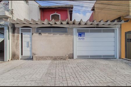 Casa para alugar com 80m², 2 quartos e 1 vagaFachada