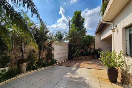 Casa à venda com 289m², 4 quartos e 3 vagas Casa à venda com 289m², 4 quartos e 3 vagasGaragem