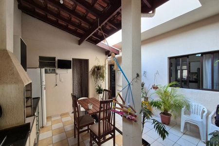 Casa à venda com 289m², 4 quartos e 3 vagas Casa à venda com 289m², 4 quartos e 3 vagasÁrea comum - Churrasqueira