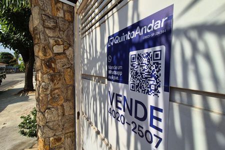 Casa à venda com 289m², 4 quartos e 3 vagas Casa à venda com 289m², 4 quartos e 3 vagasPlaca Instalada
