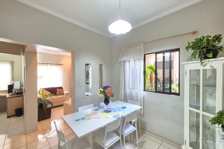 Casa à venda com 289m², 4 quartos e 3 vagas Casa à venda com 289m², 4 quartos e 3 vagasSala de Jantar