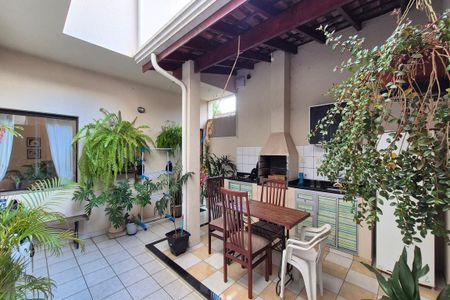 Casa à venda com 289m², 4 quartos e 3 vagas Casa à venda com 289m², 4 quartos e 3 vagasÁrea comum - Churrasqueira