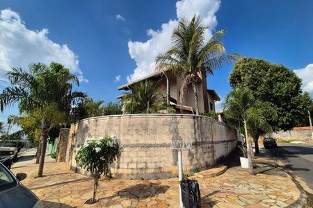 Casa à venda com 289m², 4 quartos e 3 vagas Casa à venda com 289m², 4 quartos e 3 vagasFachada do Prédio