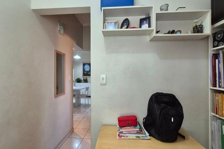 Casa à venda com 289m², 4 quartos e 3 vagas Casa à venda com 289m², 4 quartos e 3 vagasEscritório