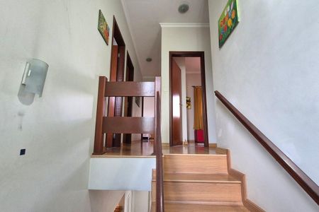 Casa à venda com 289m², 4 quartos e 3 vagas Casa à venda com 289m², 4 quartos e 3 vagasEscada