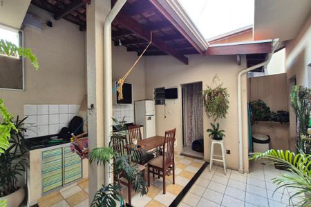 Casa à venda com 289m², 4 quartos e 3 vagas Casa à venda com 289m², 4 quartos e 3 vagasÁrea comum - Churrasqueira