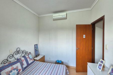 Casa à venda com 289m², 4 quartos e 3 vagas Casa à venda com 289m², 4 quartos e 3 vagasQuarto 3