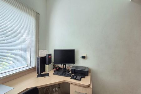 Casa à venda com 289m², 4 quartos e 3 vagas Casa à venda com 289m², 4 quartos e 3 vagasEscritório