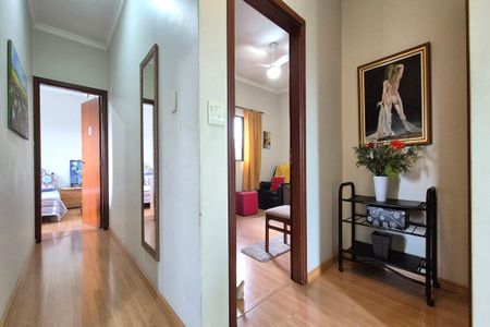 Casa à venda com 289m², 4 quartos e 3 vagas Casa à venda com 289m², 4 quartos e 3 vagasHall dos Quartos