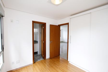 Quarto 1 - Suíte de apartamento à venda com 2 quartos, 94m² em Belvedere, Belo Horizonte