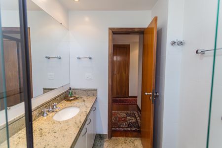 Apartamento à venda com 200m², 4 quartos e 4 vagasBanheiro Social