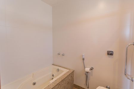 Apartamento à venda com 200m², 4 quartos e 4 vagasBanheiro da Suíte 1