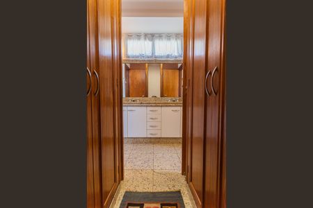 Apartamento à venda com 200m², 4 quartos e 4 vagasCloset da Suíte 1
