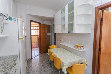 Apartamento à venda com 200m², 4 quartos e 4 vagasCozinha