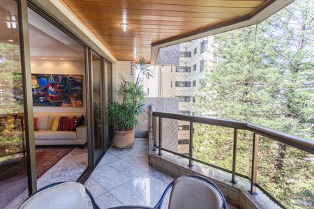 Apartamento à venda com 200m², 4 quartos e 4 vagasVaranda na Sala 1
