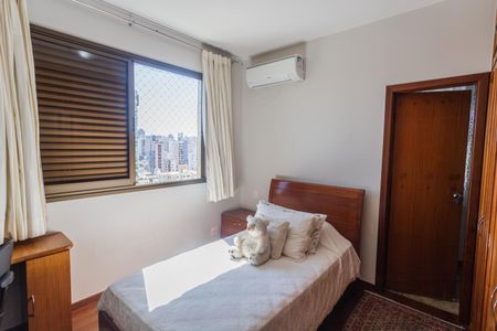 Apartamento à venda com 200m², 4 quartos e 4 vagasSuíte 2