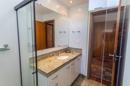 Apartamento à venda com 200m², 4 quartos e 4 vagasBanheiro Social