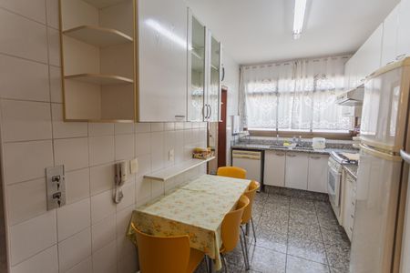 Apartamento à venda com 200m², 4 quartos e 4 vagasCozinha