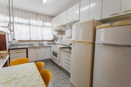 Apartamento à venda com 200m², 4 quartos e 4 vagasCozinha