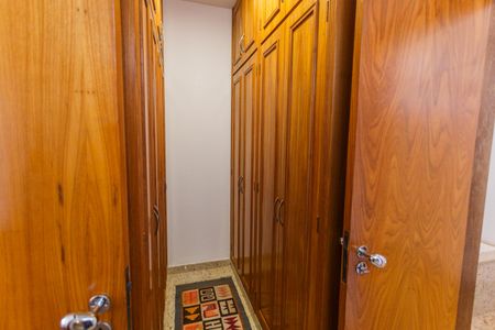 Apartamento à venda com 200m², 4 quartos e 4 vagasCloset da Suíte 1