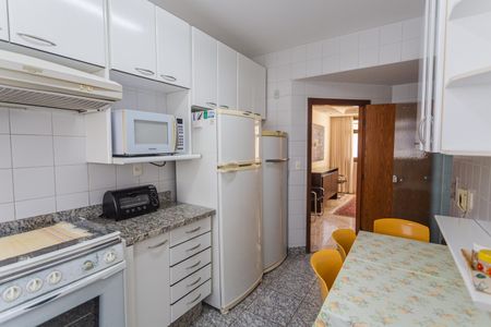 Apartamento à venda com 200m², 4 quartos e 4 vagasCozinha