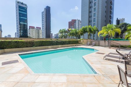 Apartamento à venda com 200m², 4 quartos e 4 vagasÁrea Comum - Piscina