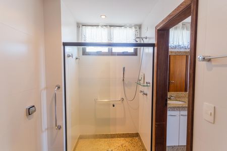 Apartamento à venda com 200m², 4 quartos e 4 vagasBanheiro da Suíte 1