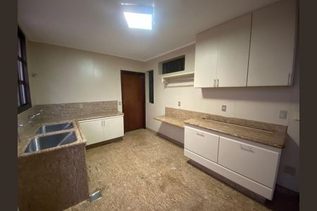 Cozinha de casa para alugar com 3 quartos, 350m² em Osvaldo Rezende, Uberlândia