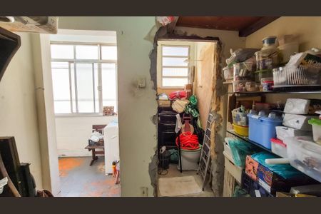 Apartamento à venda com 126m², 2 quartos e sem vagaQuarto e banheiro de serviço