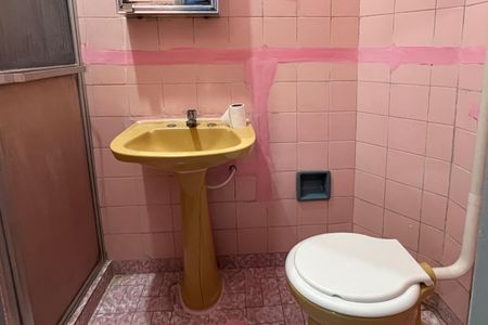 Banheiro de casa para alugar com 1 quarto, 80m² em Marapé, Santos