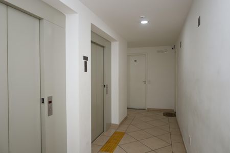 Apartamento para alugar com 42m², 2 quartos e 1 vagaÁrea comum- Saguão do andar