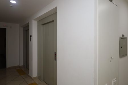 Apartamento para alugar com 42m², 2 quartos e 1 vagaÁrea comum- Saguão do andar