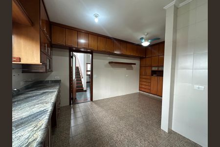 Casa de condomínio para alugar com 375m², 4 quartos e 4 vagasCozinha