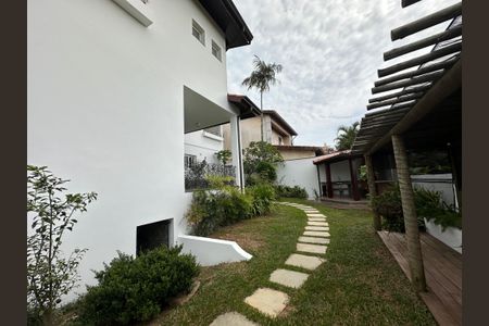 Casa de condomínio para alugar com 375m², 4 quartos e 4 vagasQuintal