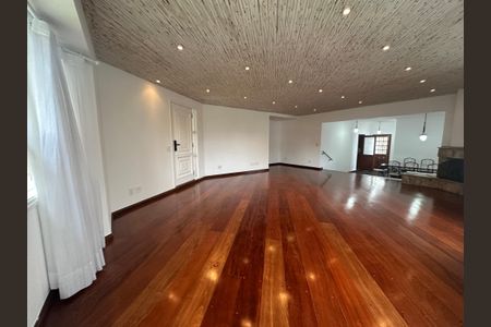 Casa de condomínio para alugar com 375m², 4 quartos e 4 vagasSala