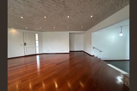 Casa de condomínio para alugar com 375m², 4 quartos e 4 vagasSala