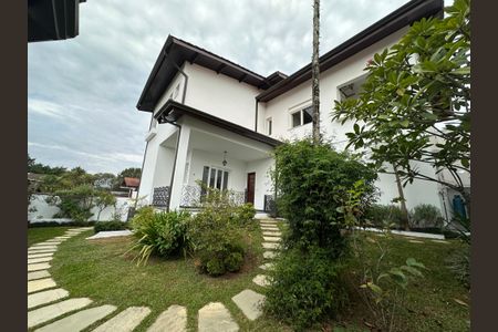 Casa de condomínio para alugar com 375m², 4 quartos e 4 vagasQuintal