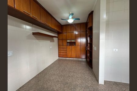 Casa de condomínio para alugar com 375m², 4 quartos e 4 vagasCozinha